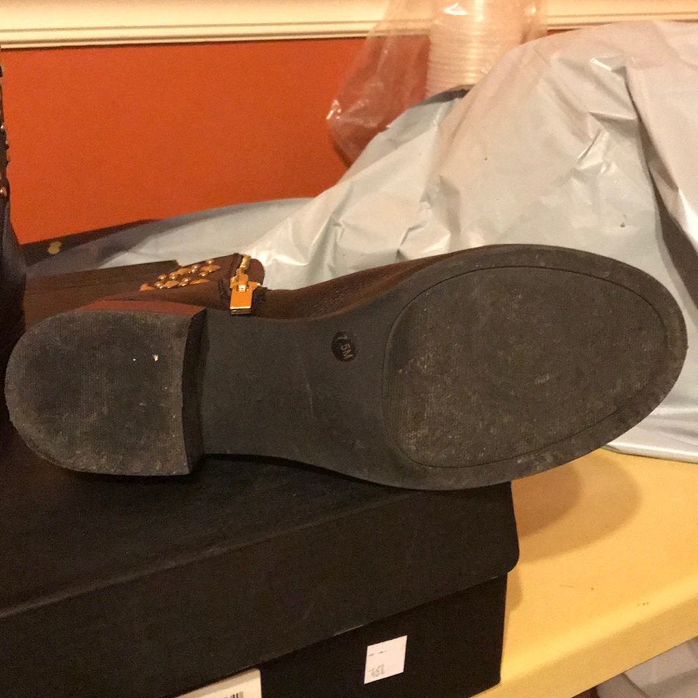 Boots - Picture 4 of 5